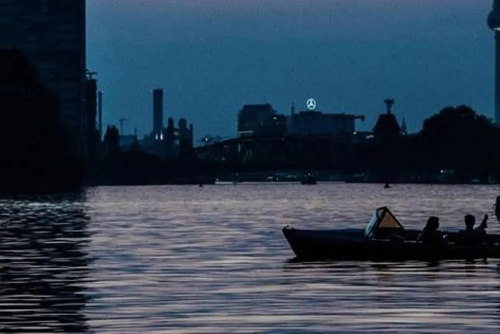 베를린 200Qm Loft For Friends And Family - On The Spree! 아파트